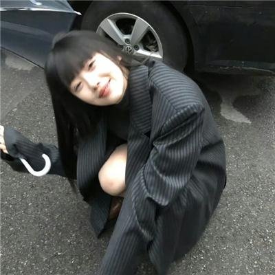 老牌影帝被曝机场牵手女助理，整整一周品牌活动现场画面流出